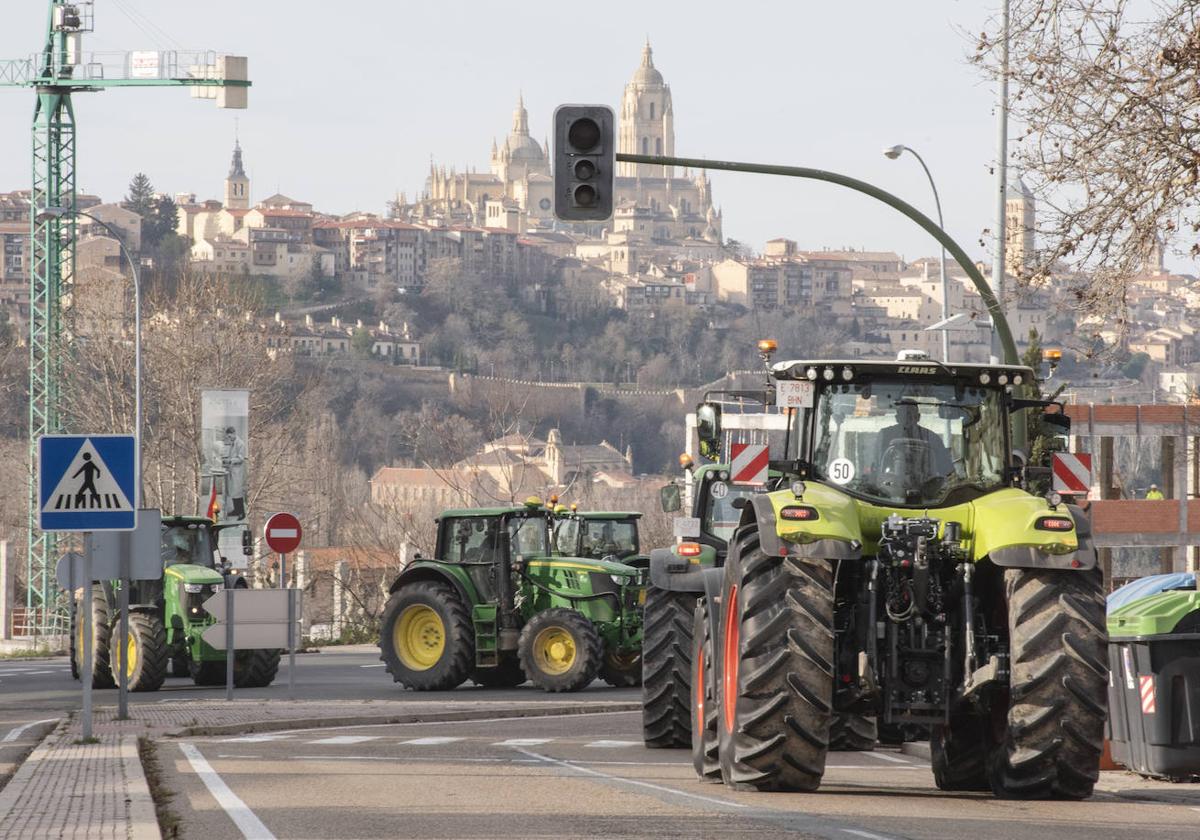 La tractorada por el centro de Segovia, en imágenes