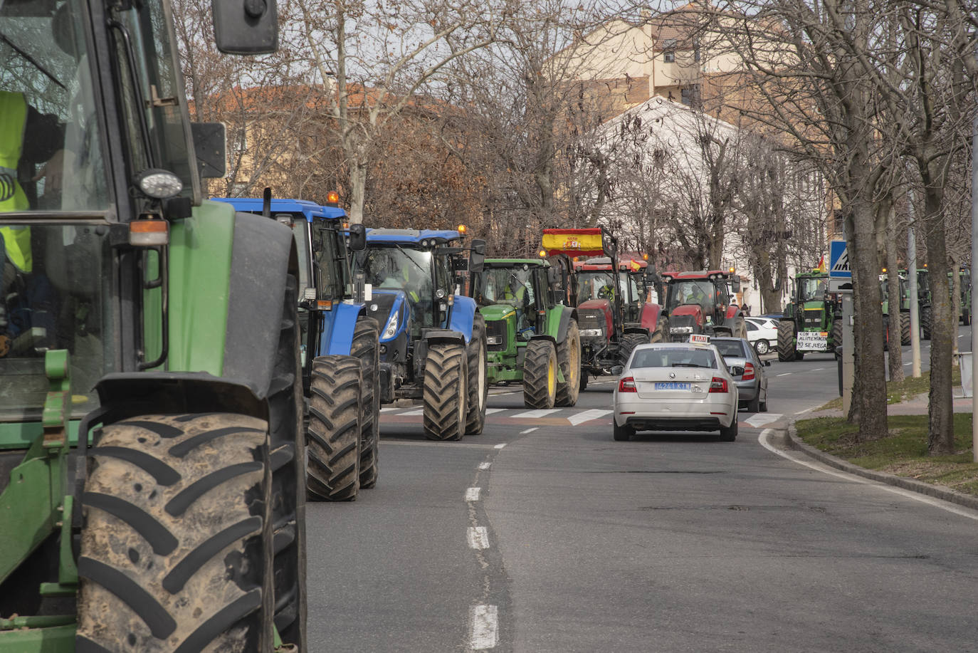 La tractorada por el centro de Segovia, en imágenes