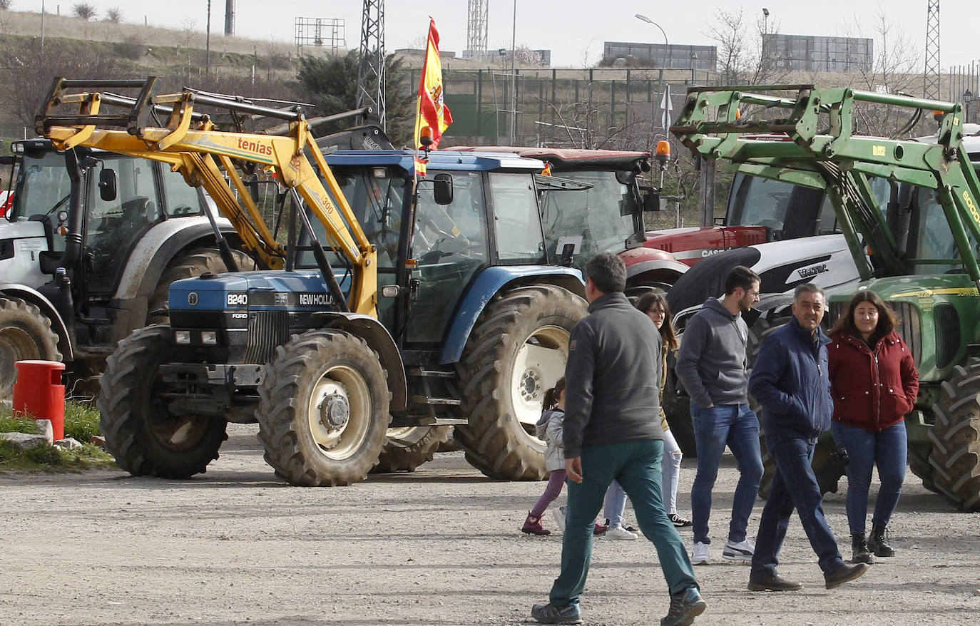 La tractorada de Villacastín, en imágenes