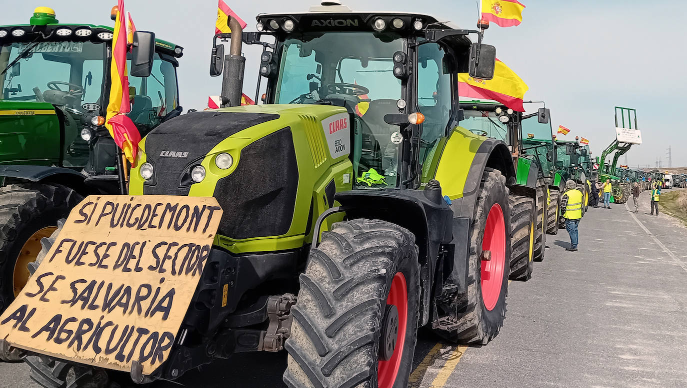 La tractorada de Villacastín, en imágenes