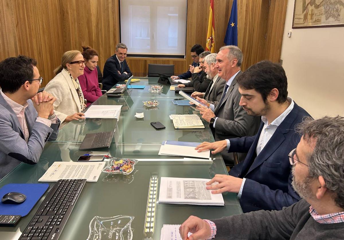 Reunión entre la Condeferación Hidrográfica del Duero y el Ayuntamiento de Segovia.