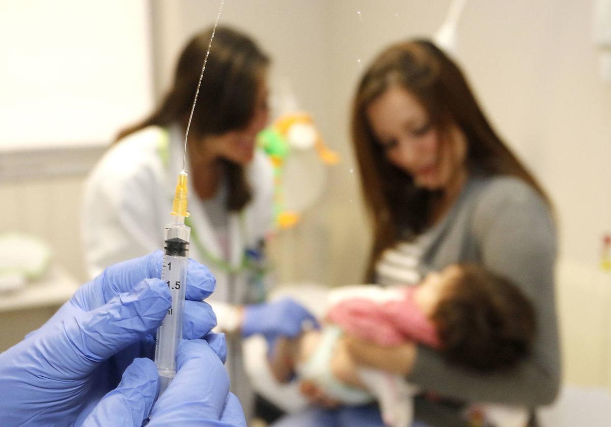 Sanidad vacunará del herpes zóster a los 22.000 mayores que cumplen los 80 este año