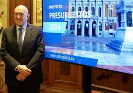 Jesús Julio Carnero, durante la presentación de los presupuestos del Ayuntamiento de Valladolid para 2024.