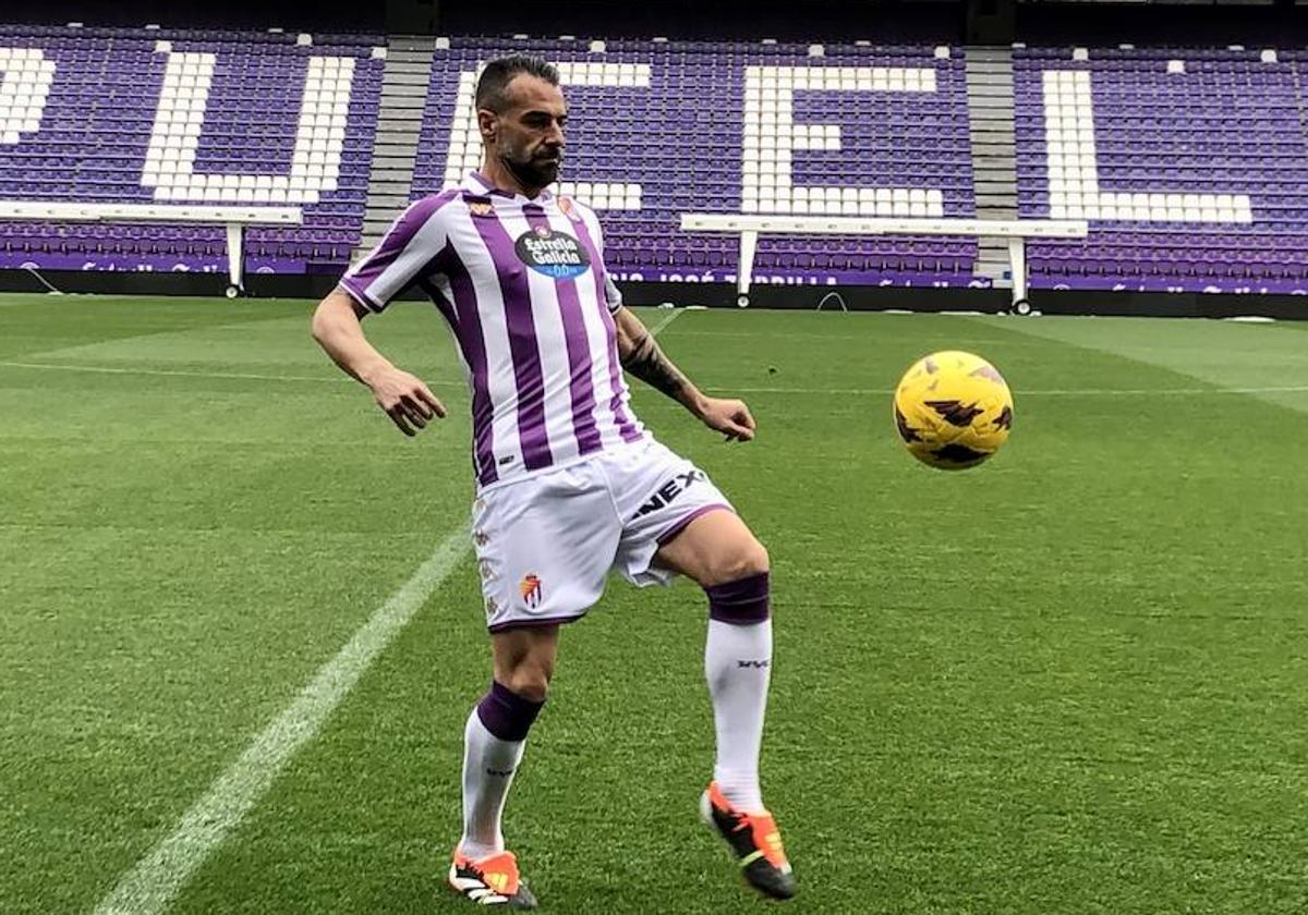 Álvaro Negredo, durante su presentación en Zorrilla como nuevo jugador del Real Valladolid