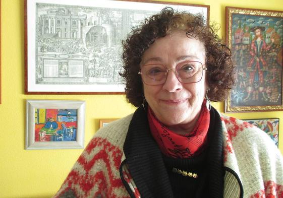 La profesora Alicia Cámara. en su domicilio de San Lorenzo del Escorial.