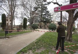 Cierre de un jardín del centro de Segovia.