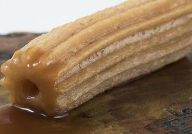 Churro de lechazo con falso chocolate.