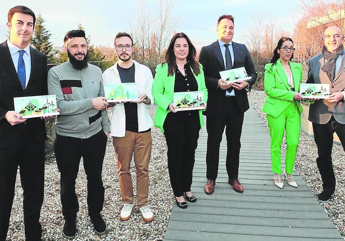 Los galardonados en la primera edición de los Premios Sostenibilidad Anbiental de El Norte de Castilla: Antonio Álvarez (Carburos Metálicos), Alexandre Colzi y José Manuel Estrada (Trovant Technology), Inés Fernández (L'Oréal), José Luis Domínguez (Acor),y Silvia Pereda y José Juan Martínez (Asociación Polígono Industrial Villalonquéjar). carlos espeso