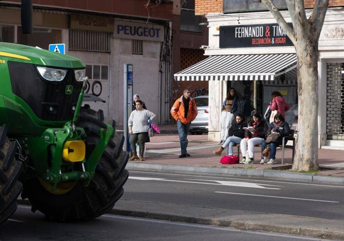 Un tractor, el martes por las calles de Valladolid.