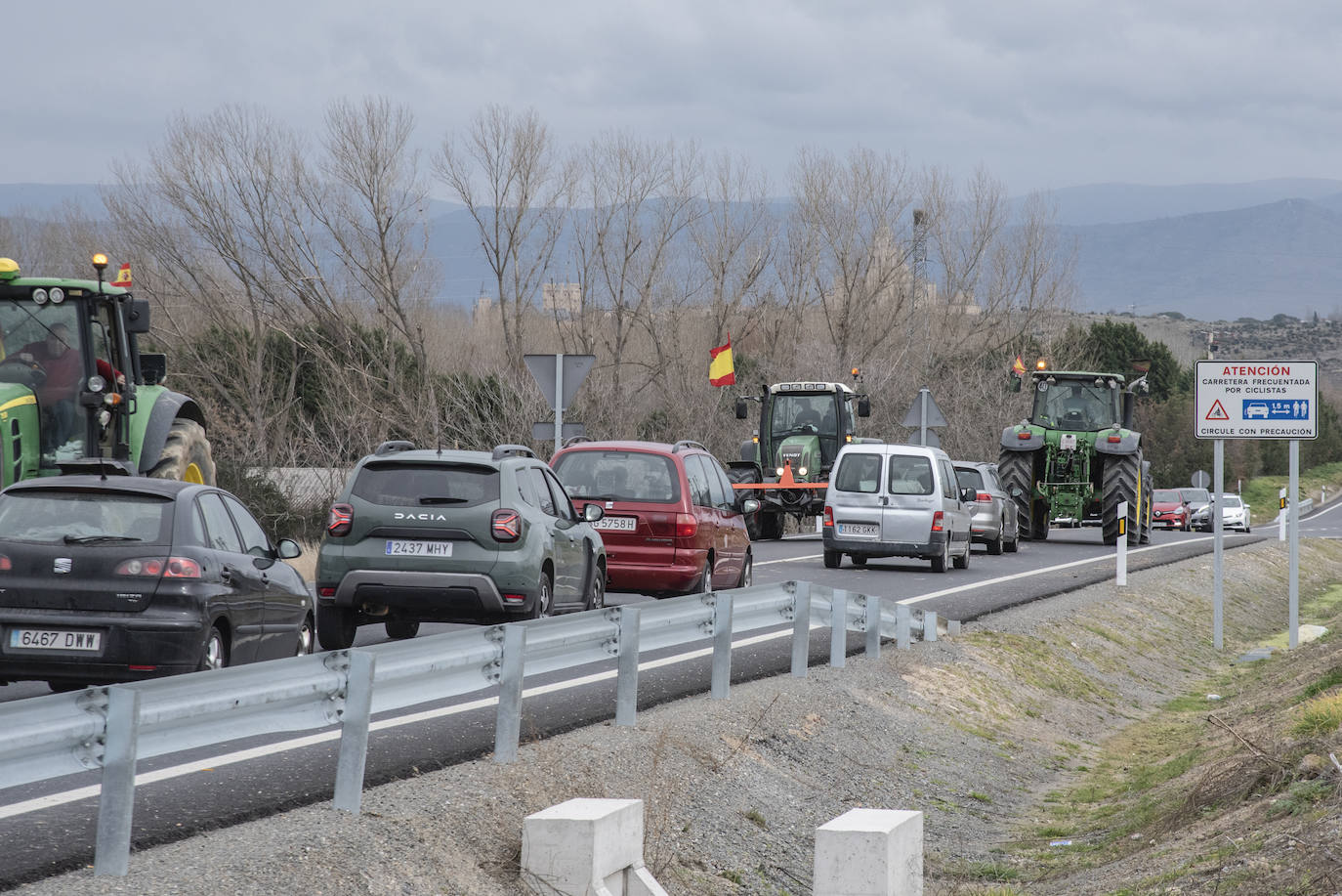 La tractorada en la CL-605, en imágenes