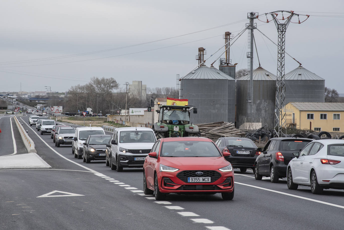 La tractorada en la CL-605, en imágenes