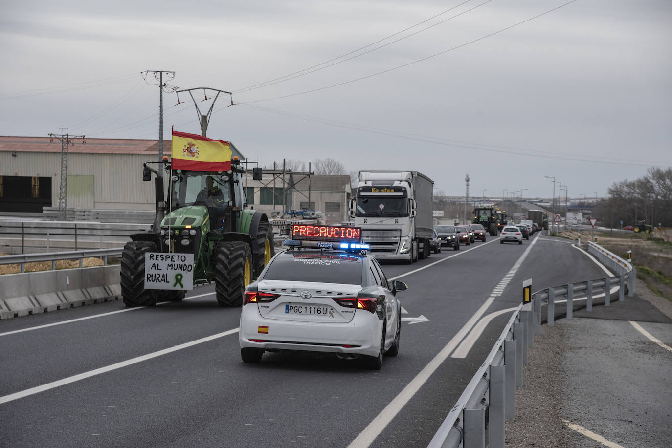 La tractorada en la CL-605, en imágenes