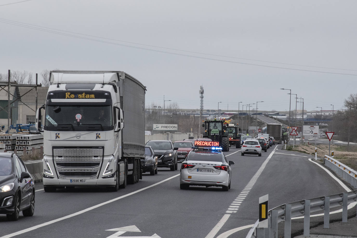 La tractorada en la CL-605, en imágenes