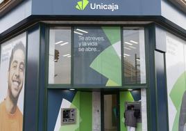 Oficina de Unicaja con la nueva imagen corporativa.