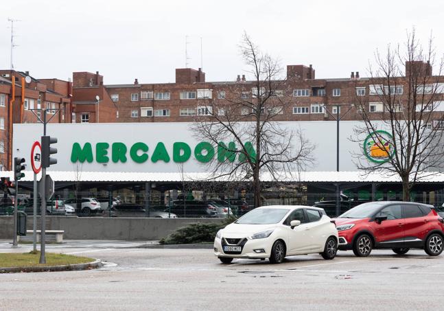 Supermercado de Mercadona en la parcela del antiguo concesionario de Seat.