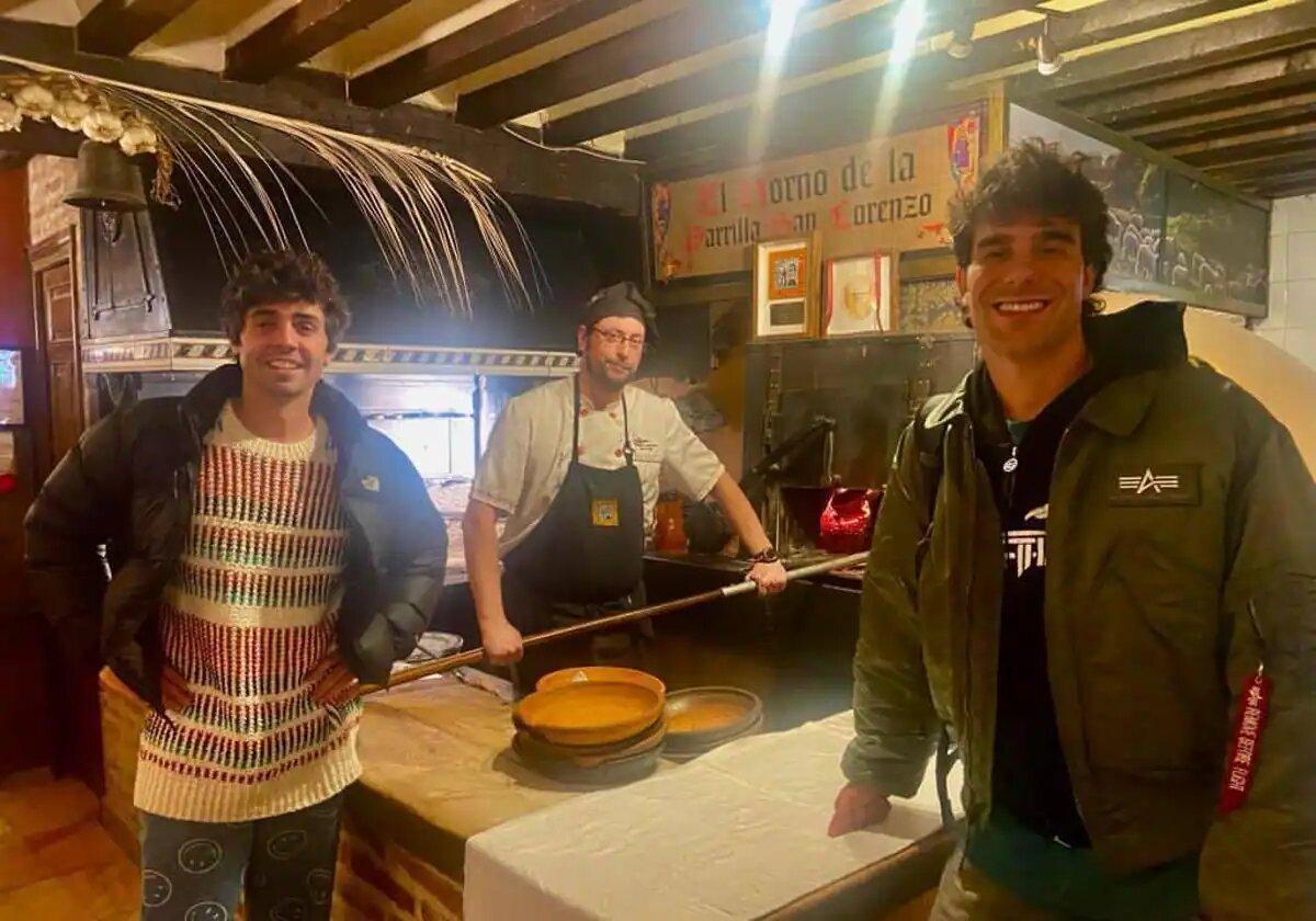 Los Javis, durante su visita a La Parrilla de San Lorenzo el pasado miércoles.