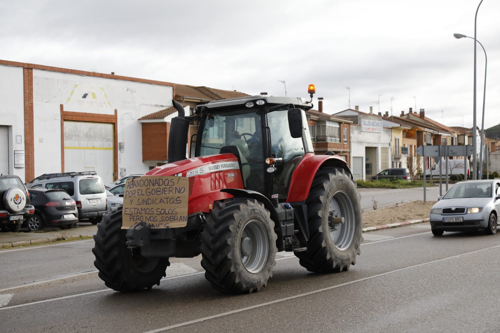 Los agricultores de Peñafiel salen hacia Valladolid.