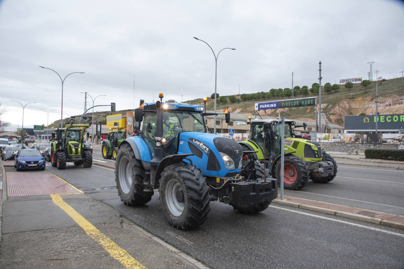 La tractorada del viernes por Segovia, en imágenes