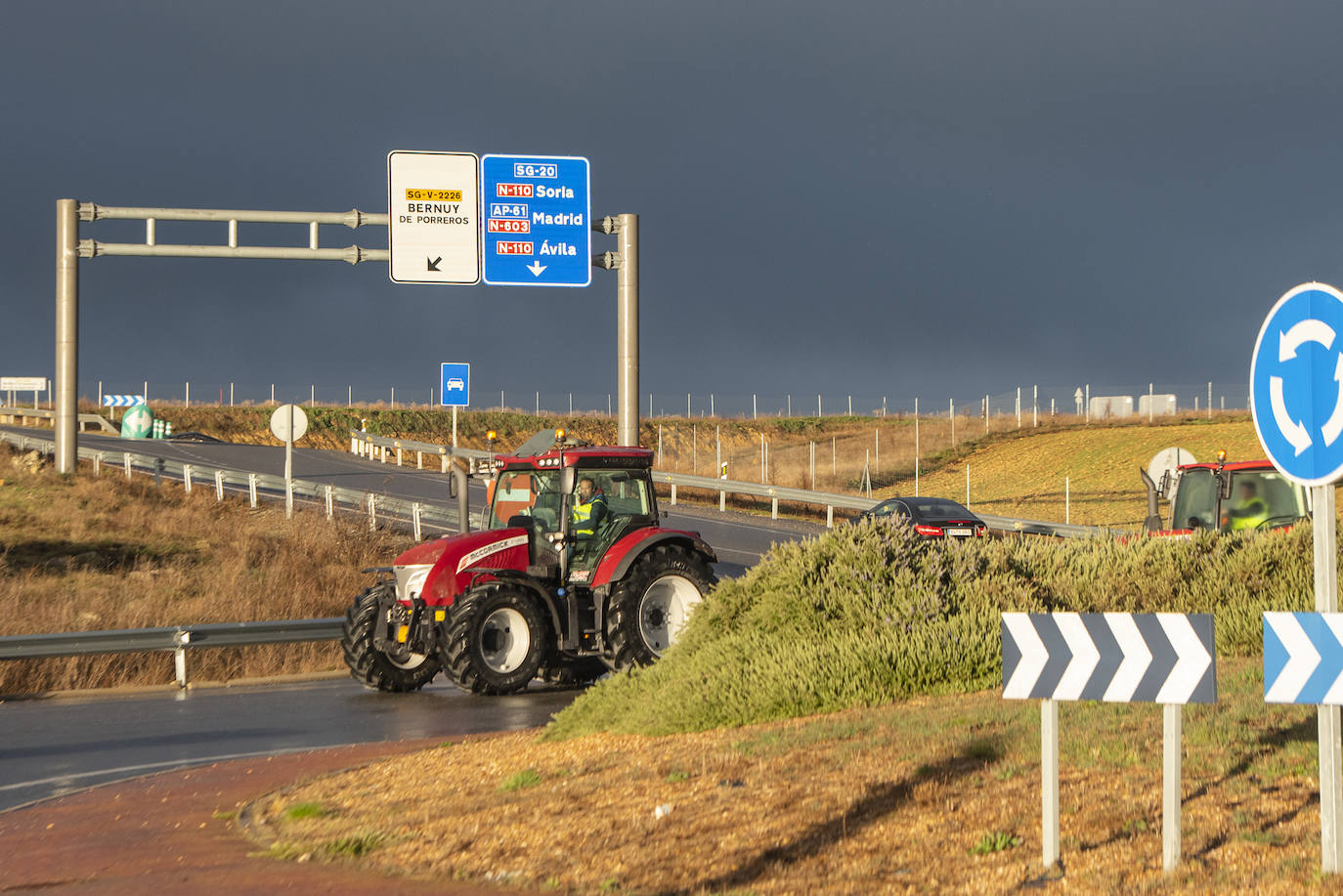 La tractorada del viernes por Segovia, en imágenes