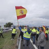 Los agricultores hacen suya la AP-6 en Villacastín