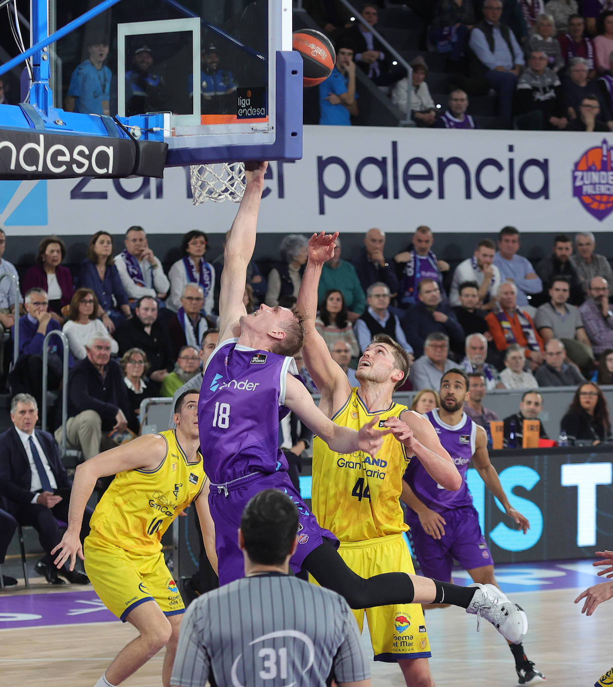 Palencia festeja el cuarto triunfo del Zunder