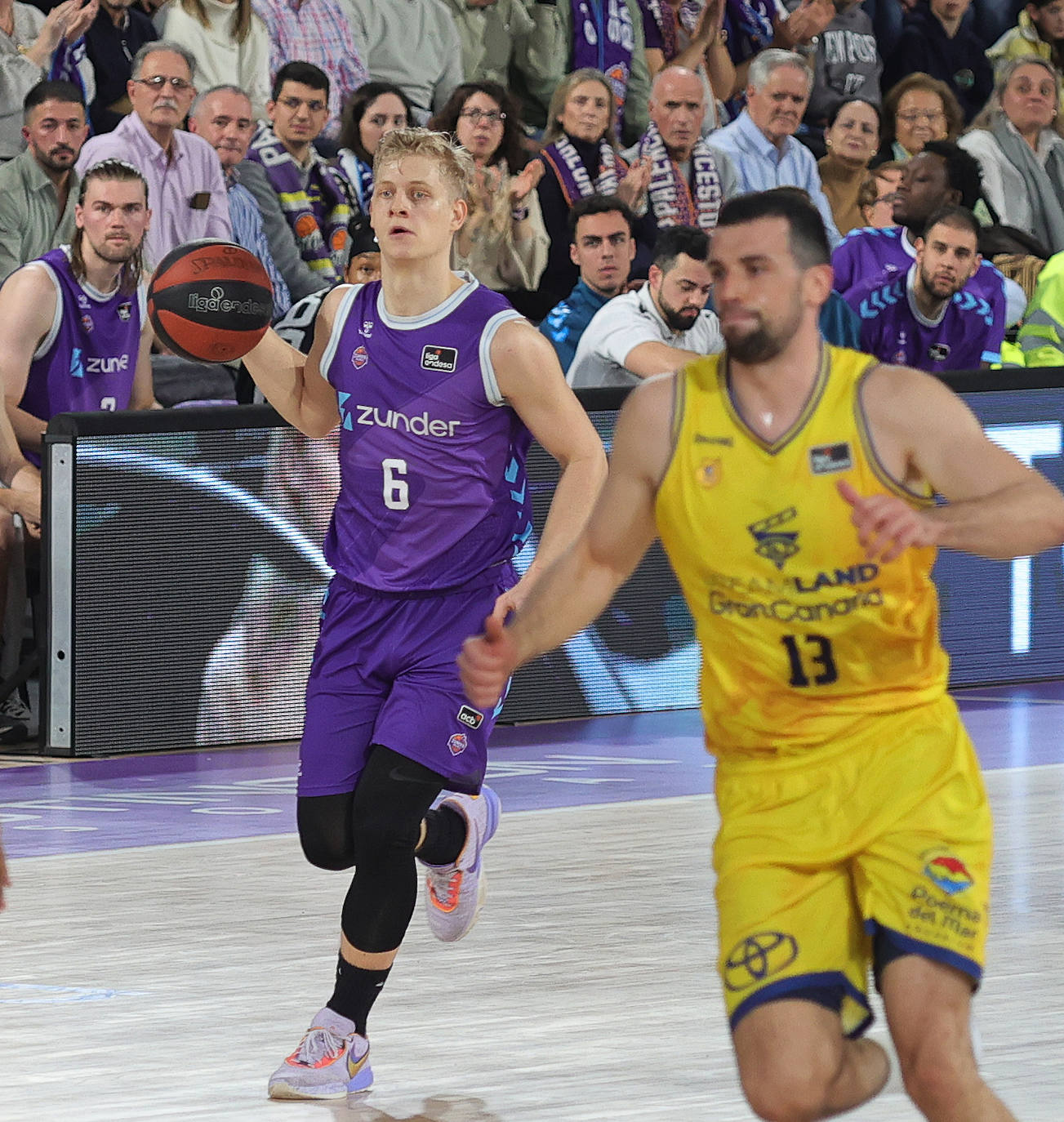 Palencia festeja el cuarto triunfo del Zunder