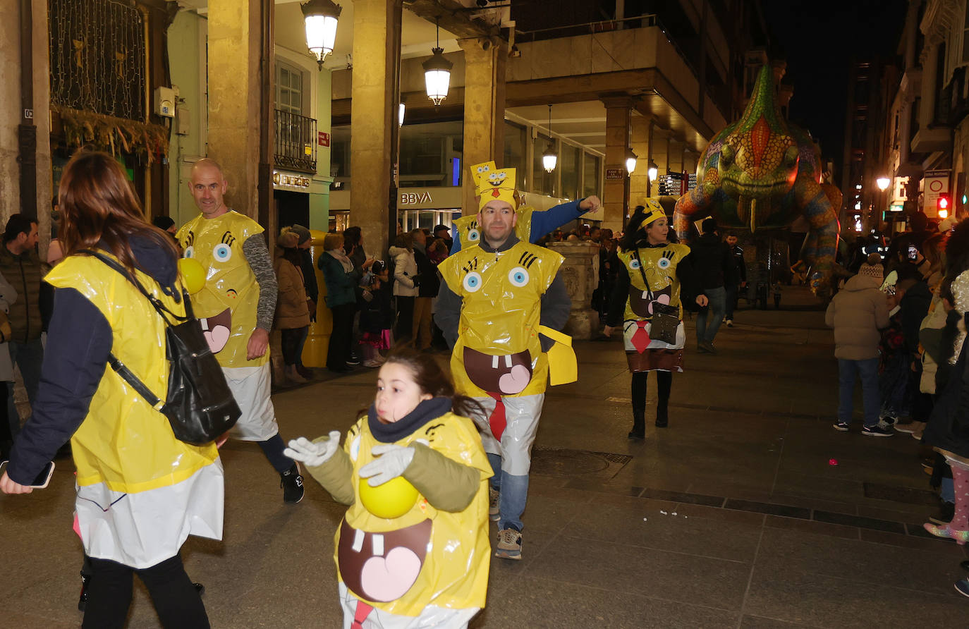 Palencia vive un ingenioso y multitudinario Carnaval