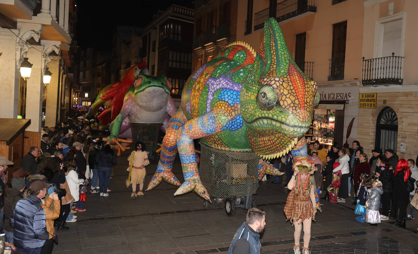 Palencia vive un ingenioso y multitudinario Carnaval