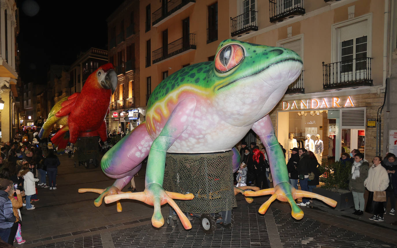 Palencia vive un ingenioso y multitudinario Carnaval