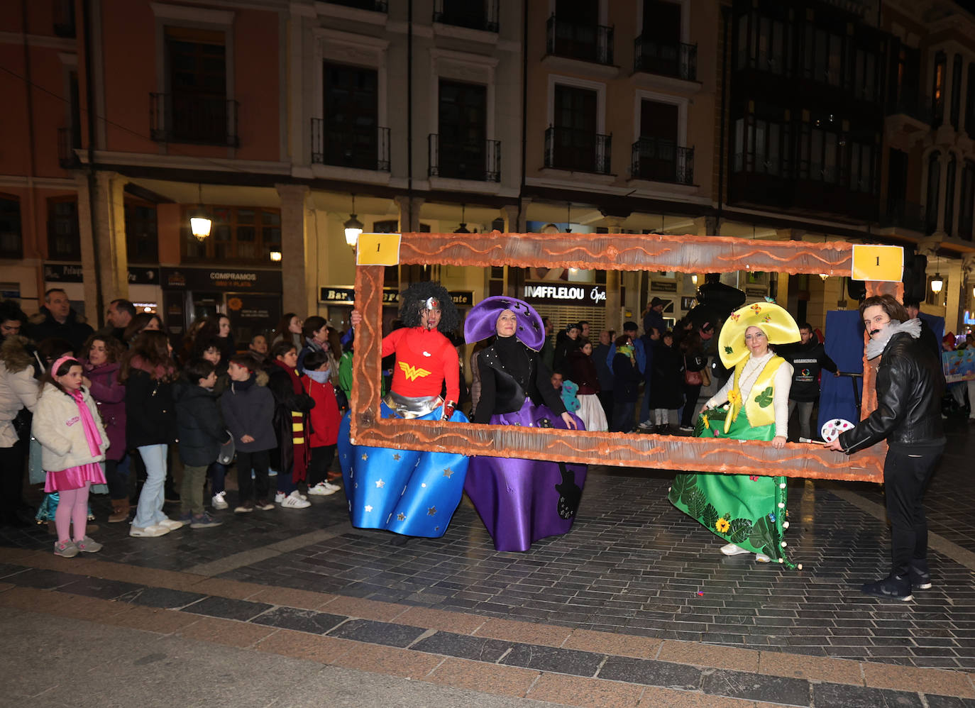 Palencia vive un ingenioso y multitudinario Carnaval