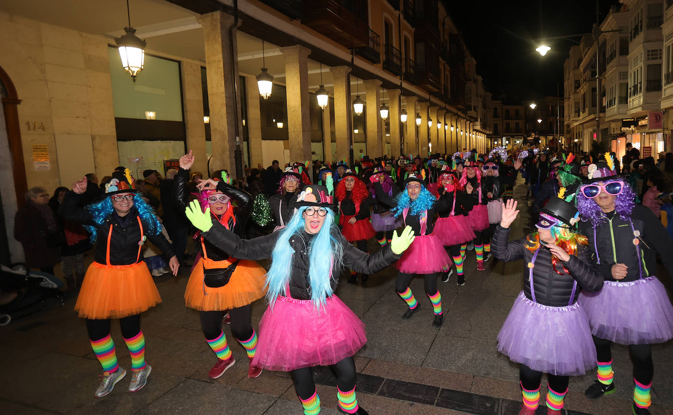 Palencia vive un ingenioso y multitudinario Carnaval