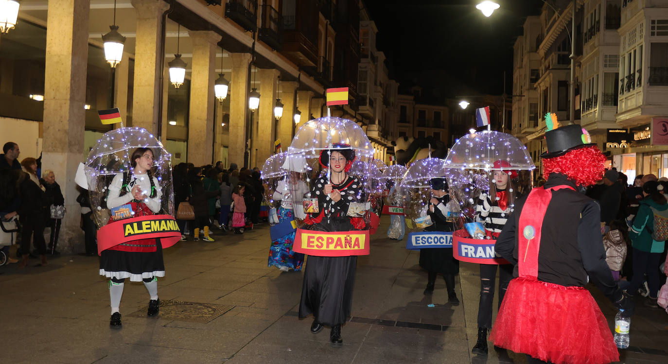 Palencia vive un ingenioso y multitudinario Carnaval