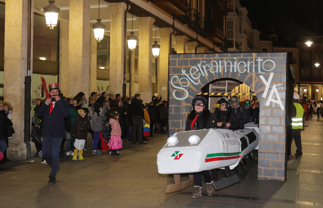 Palencia vive un ingenioso y multitudinario Carnaval