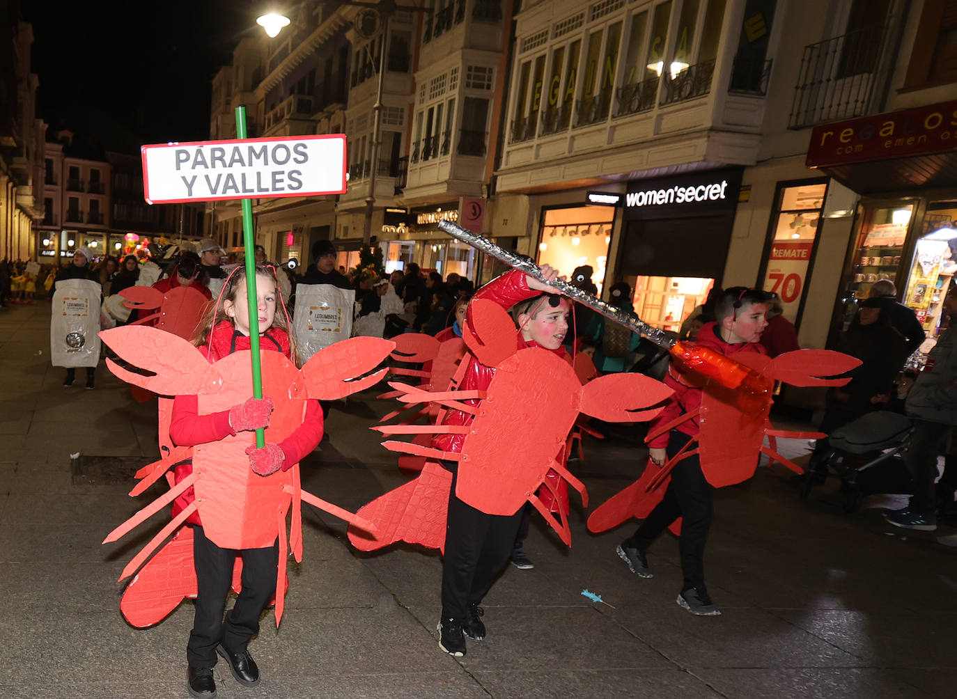Palencia vive un ingenioso y multitudinario Carnaval