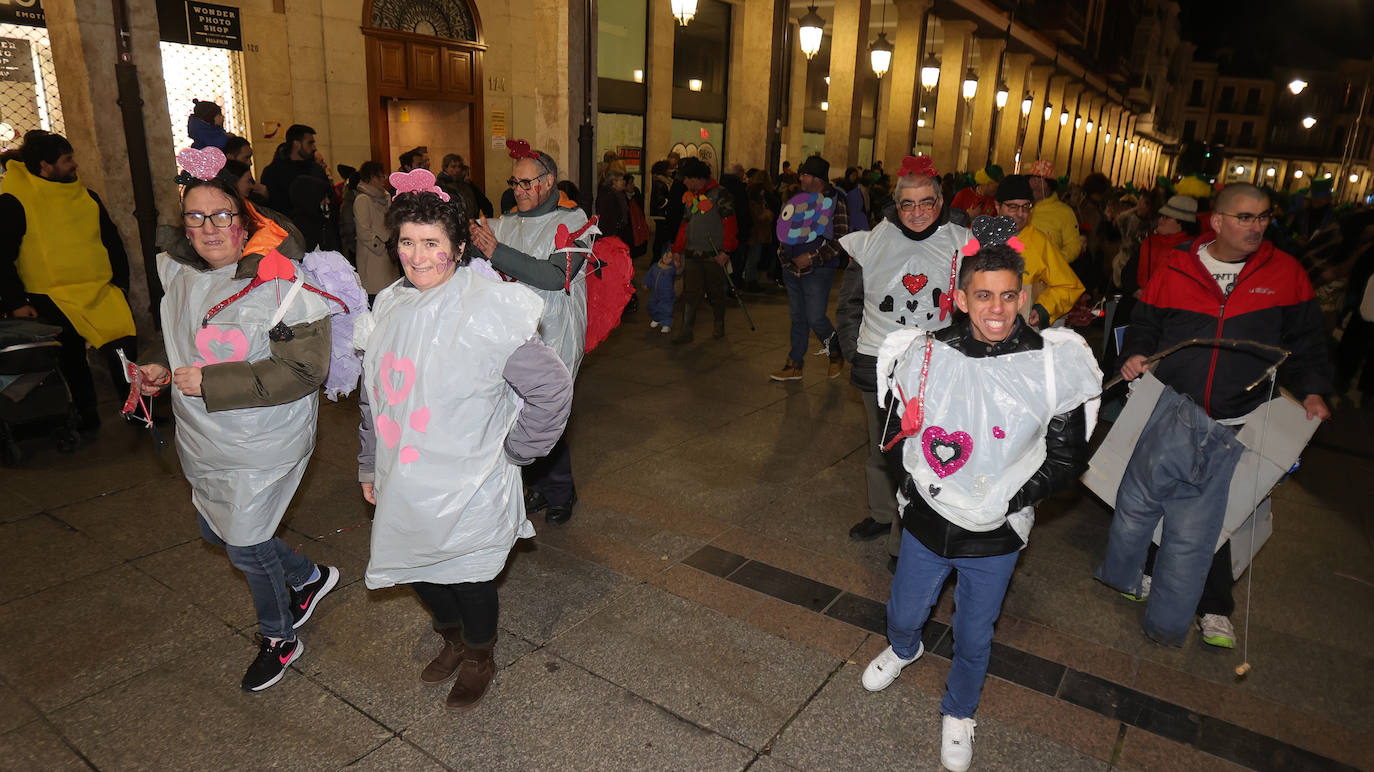 Palencia vive un ingenioso y multitudinario Carnaval