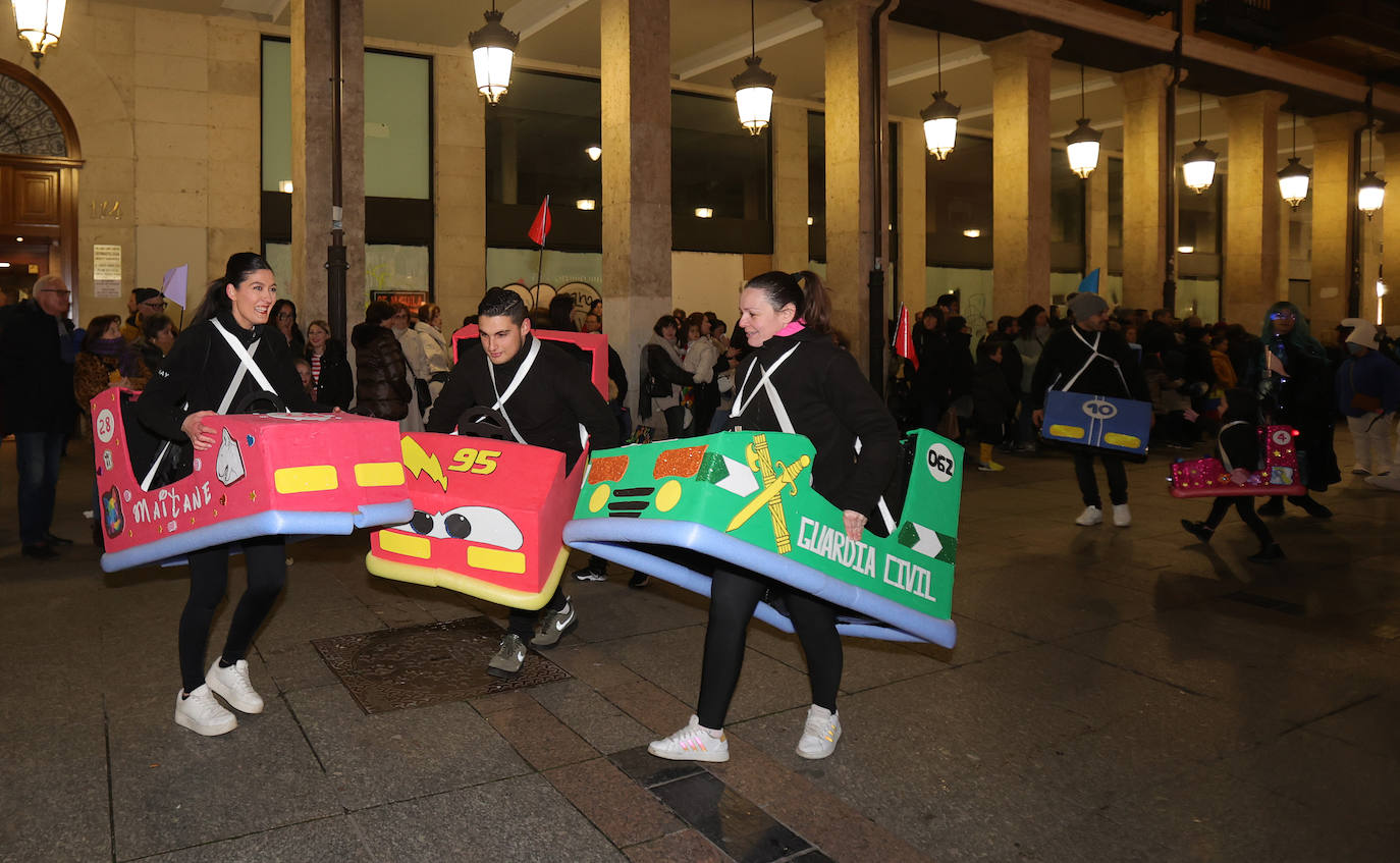Palencia vive un ingenioso y multitudinario Carnaval