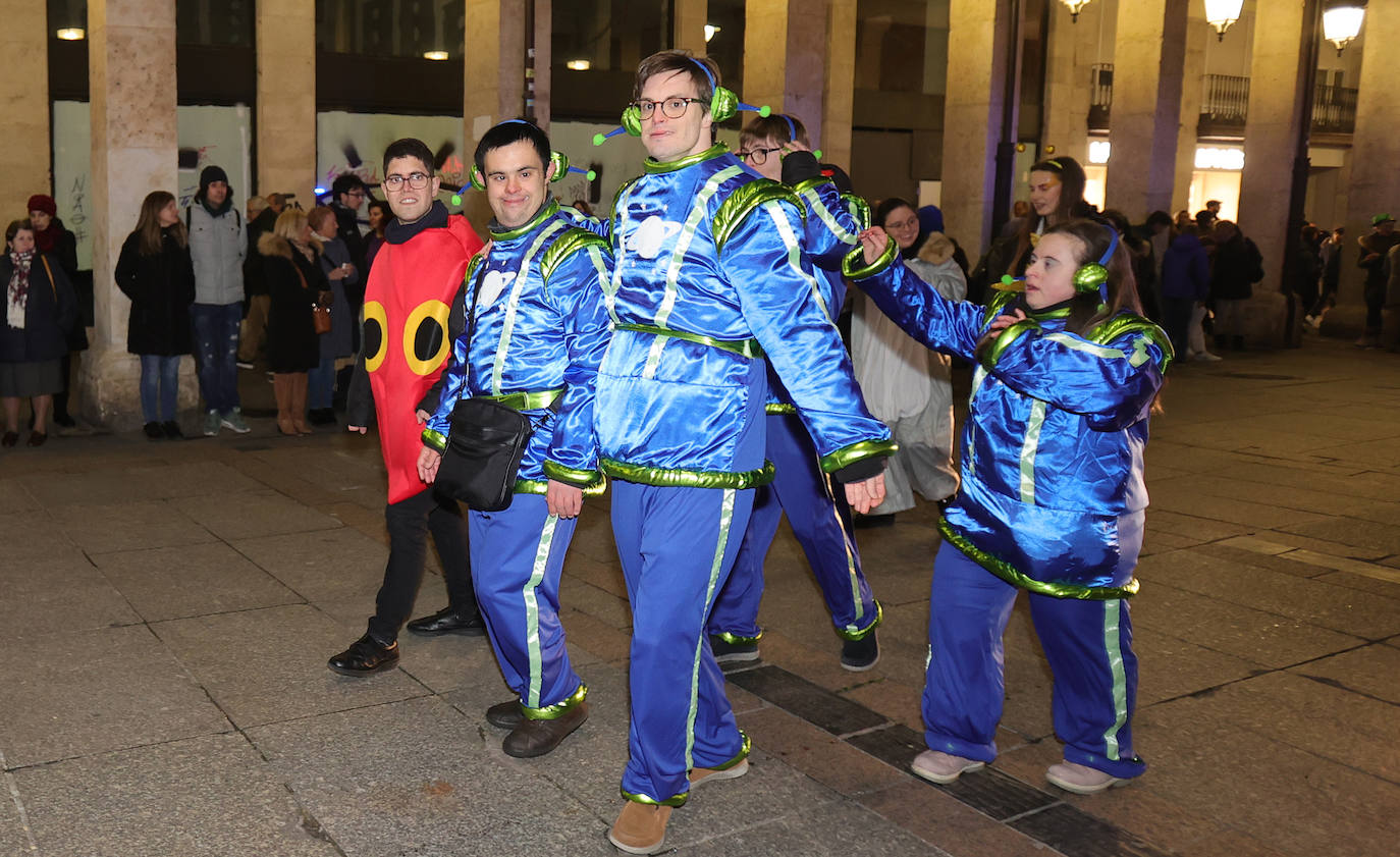 Palencia vive un ingenioso y multitudinario Carnaval