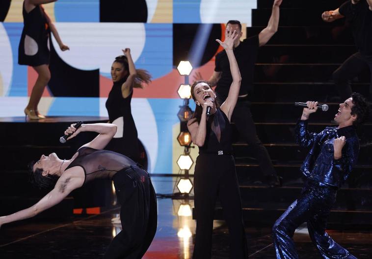 Javier Calvo, Ana Belén y Javier Ambrossi, durante el homenaje a Concha Velasco.