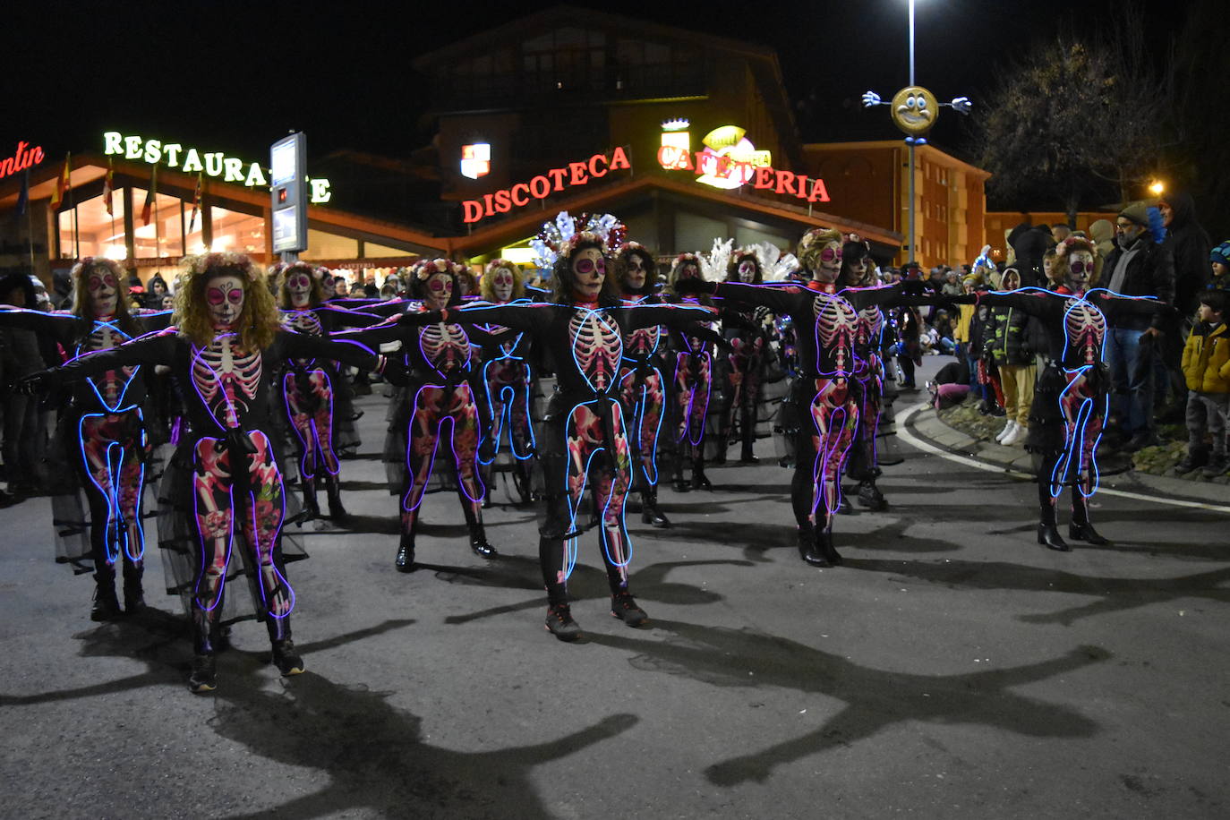 El Carnaval de la Galleta luce en el gran desfile