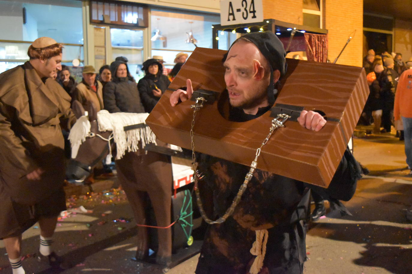 El Carnaval de la Galleta luce en el gran desfile