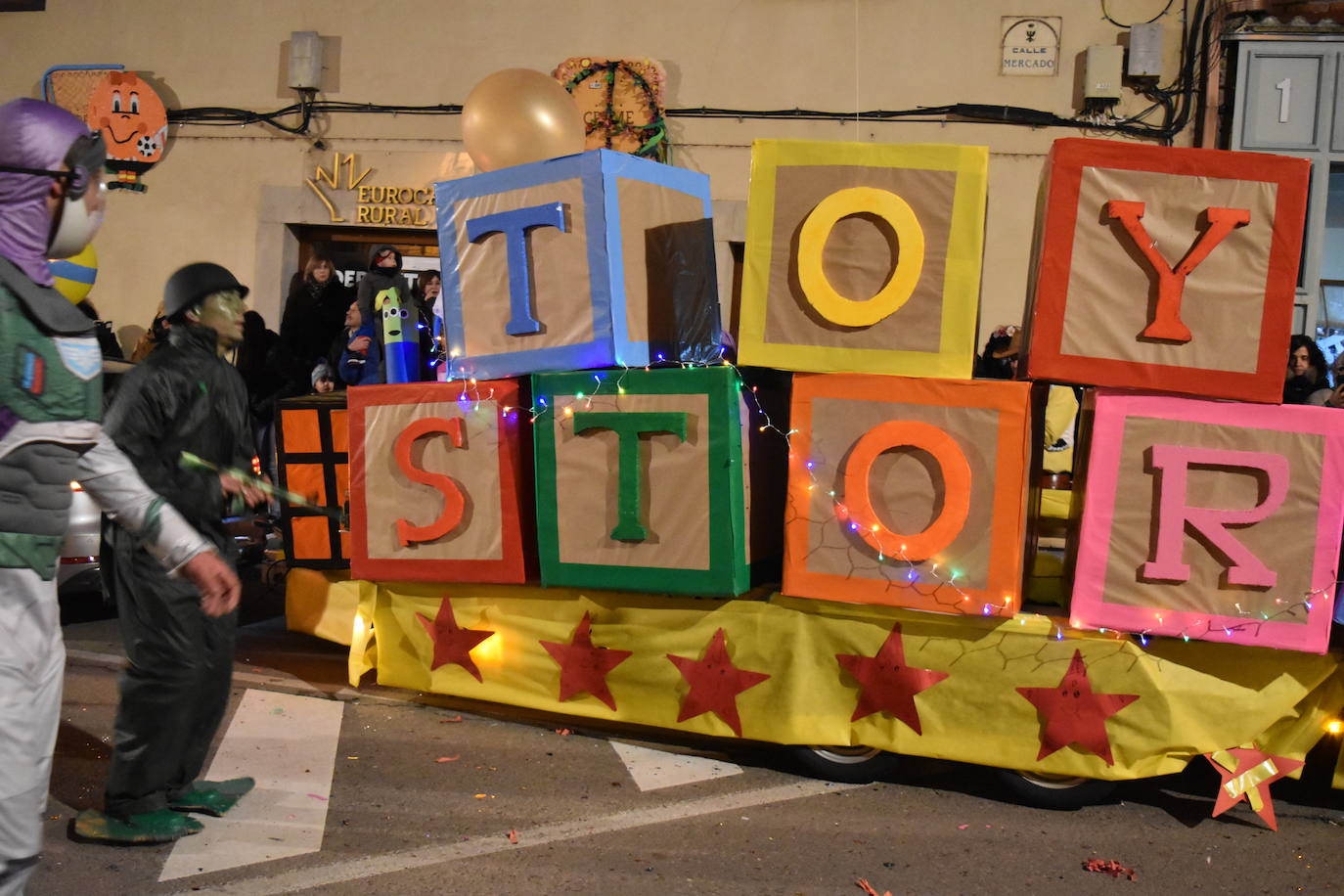 El Carnaval de la Galleta luce en el gran desfile