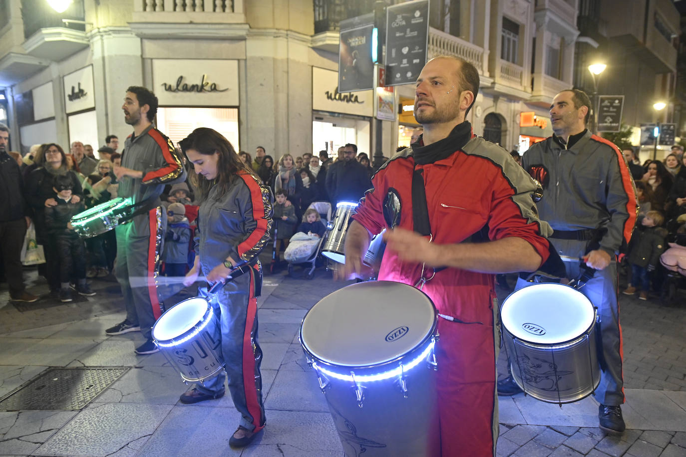 Batucadas de Carnaval en la calle Regalado y la calle Santiago.