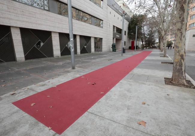 Alfombra roja en las inmediaciones de la Feria de Valladolid.