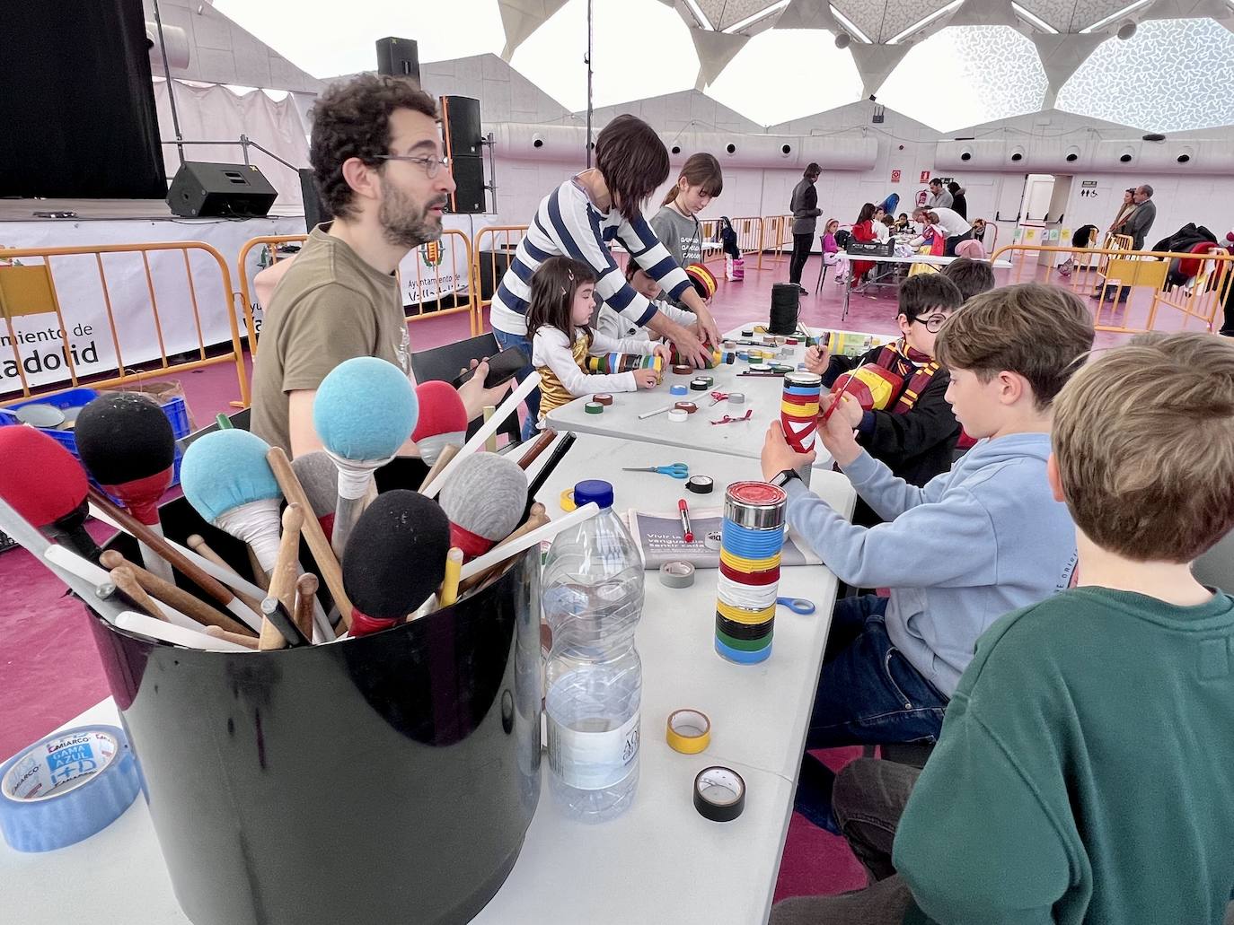 Las imágenes del taller de manualidades en la Cúpula del Milenio