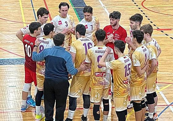 Un tiempo muerto del Universitario sobre la pista de Fuente La Mora.
