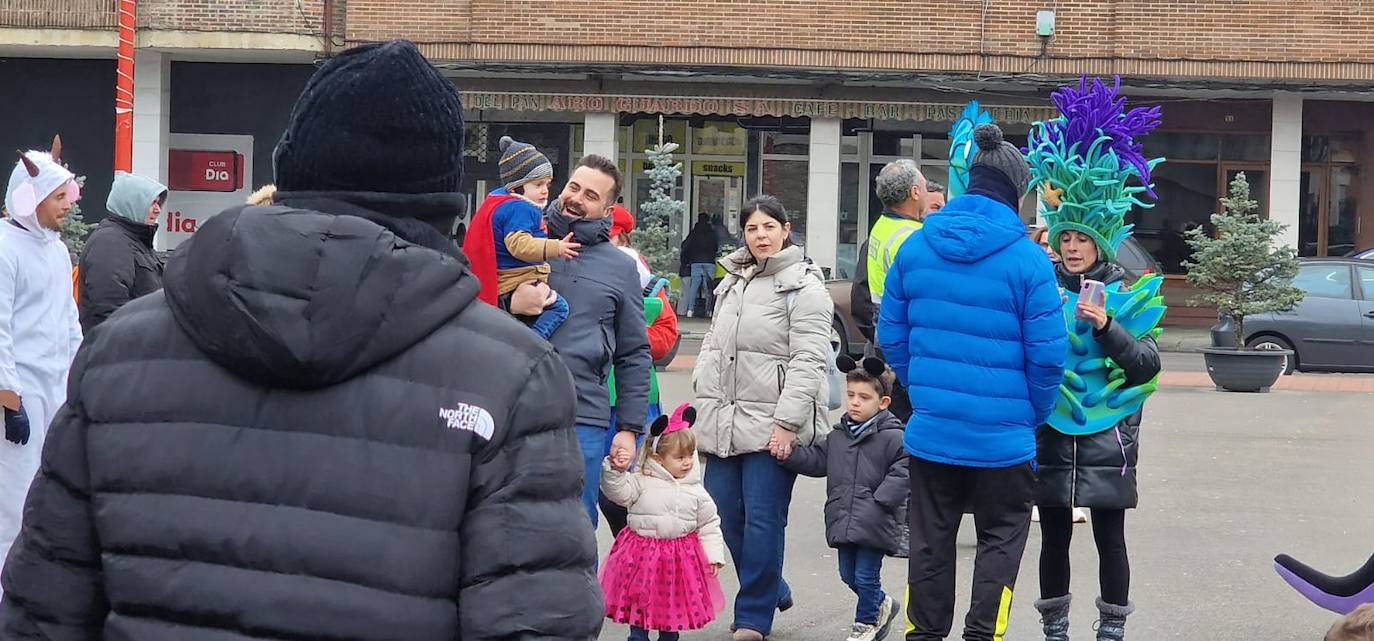 El mal tiempo no aminora la alegría entre los niños de Guardo