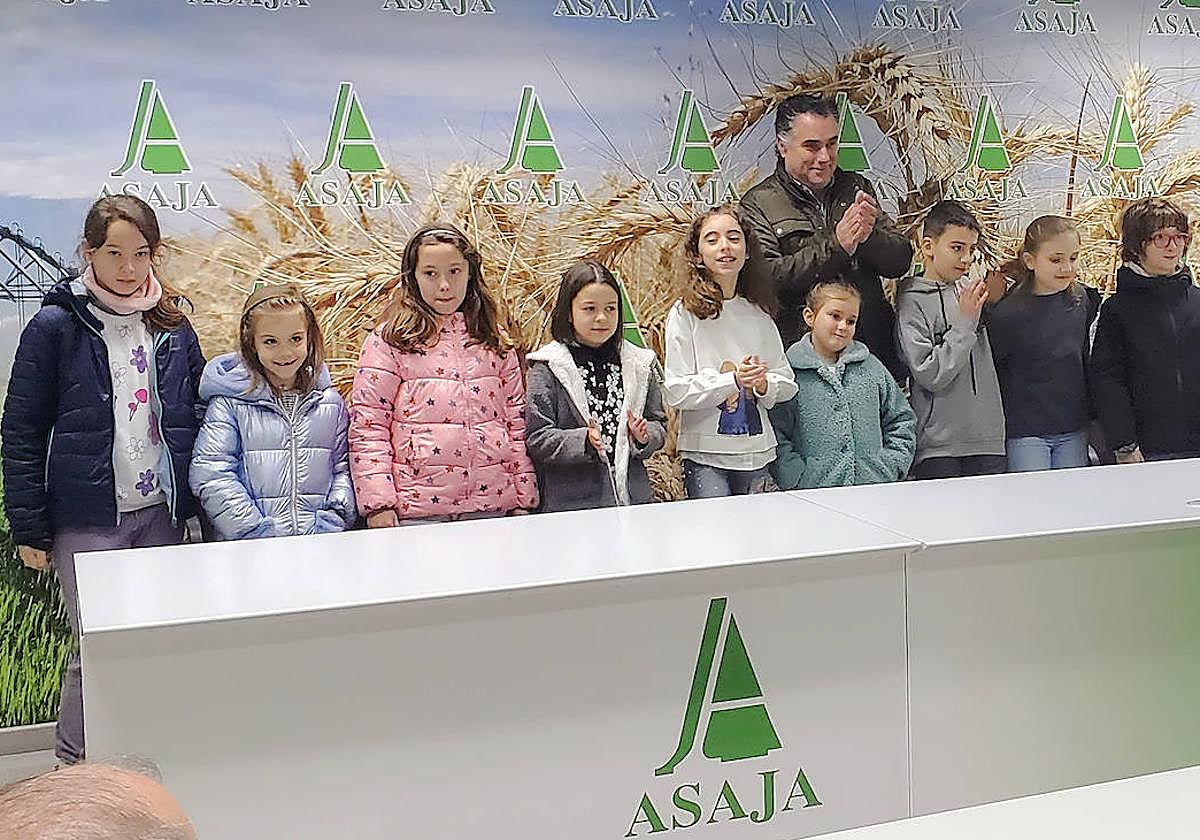 Los premiados, con el presidente de Asaja Palencia, José Luis Marcos.