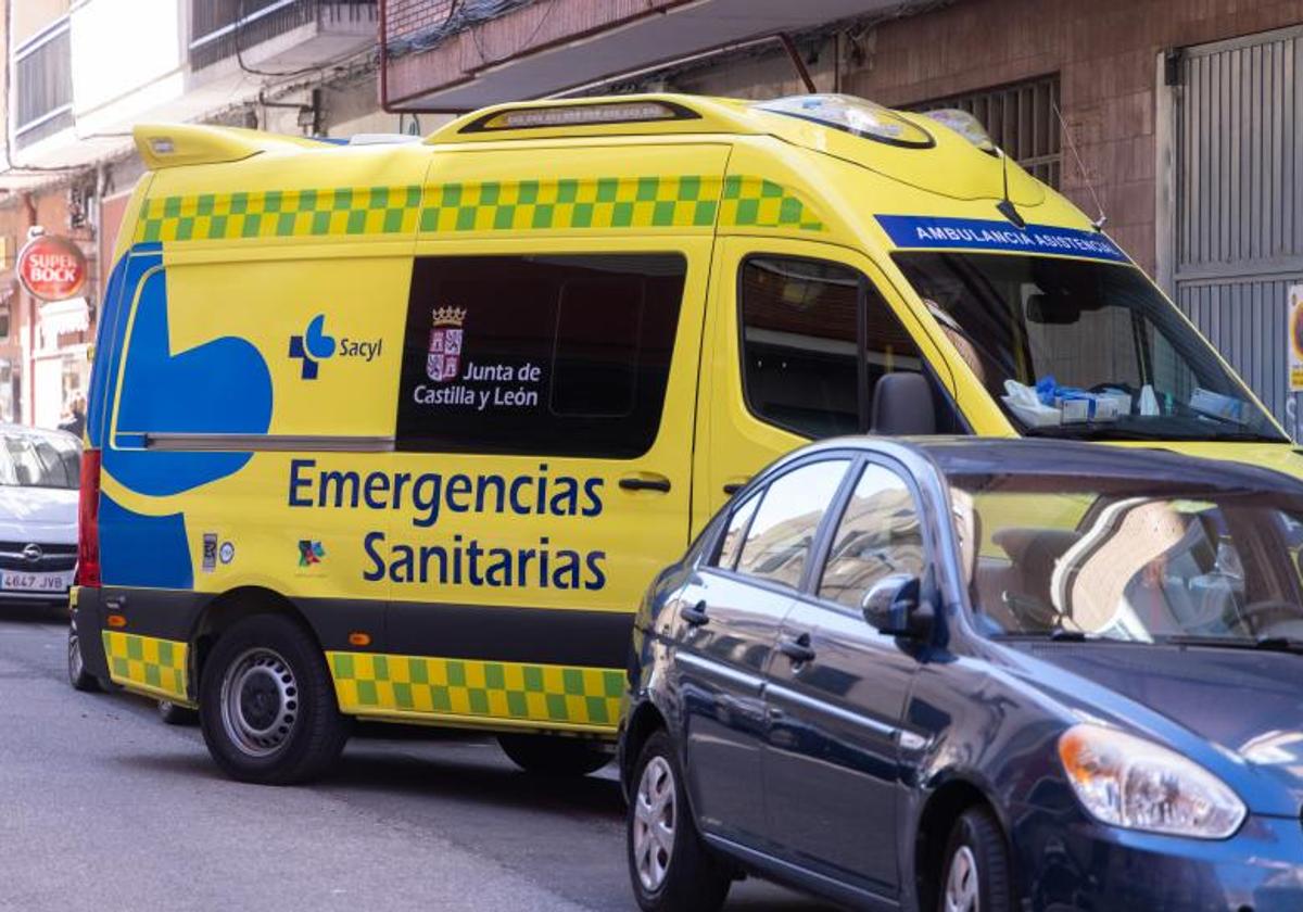 Imagen de una ambulancia en Valladolid.