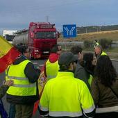 Los agricultores se desplazan del centro hasta la zona del polígono para cortar la autovía