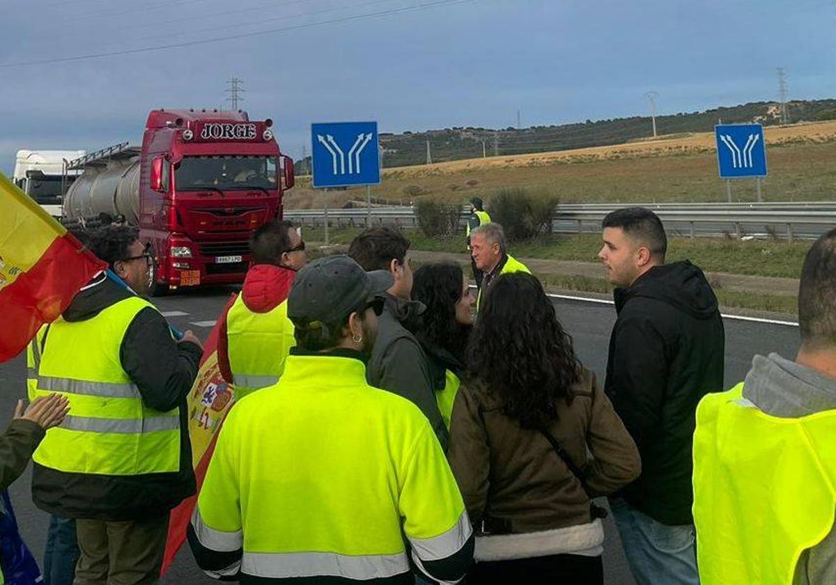 Corte en la autovía de Cantabria, en las inmediaciones de la capital.